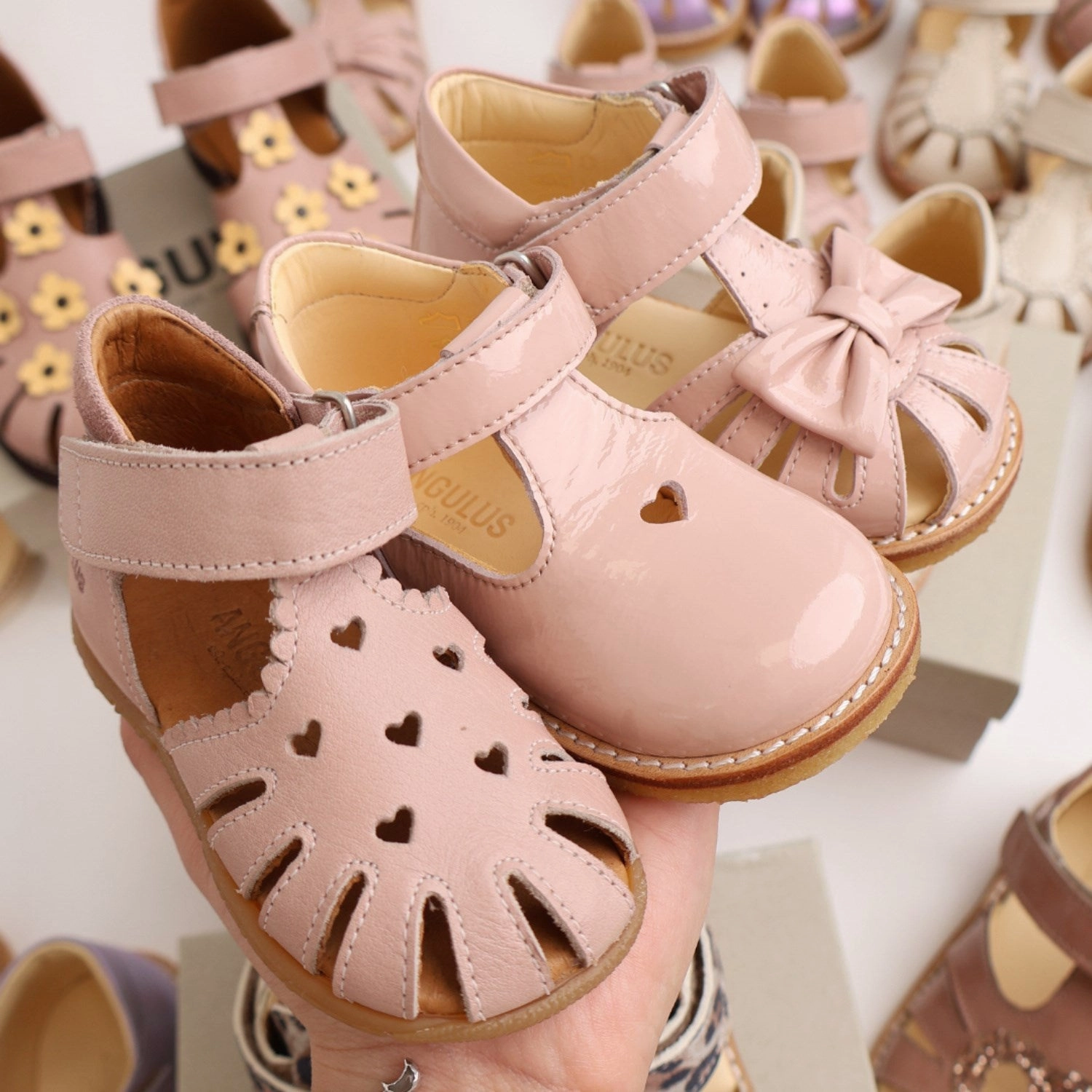 Angulus Rosebud Beginner Sandal Med Bow Og Velcro Fastening Wedding shoes