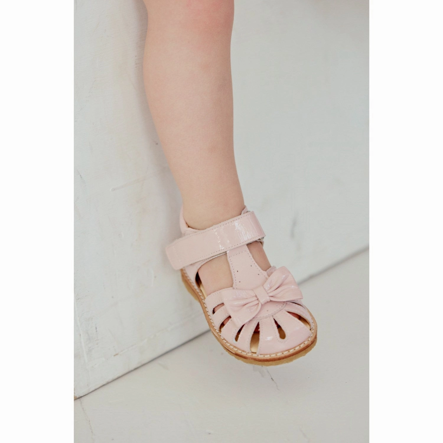 Angulus Rosebud Beginner Sandal Med Bow Og Velcro Fastening Wedding shoes Dance shoes