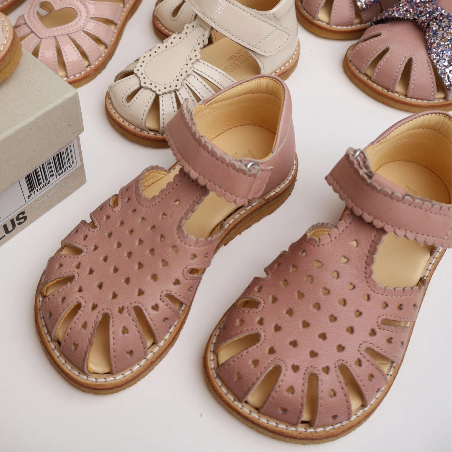 Angulus Rosebud Sandal Med Mini-Hjerter Og Velcro Closure Athletic shoes