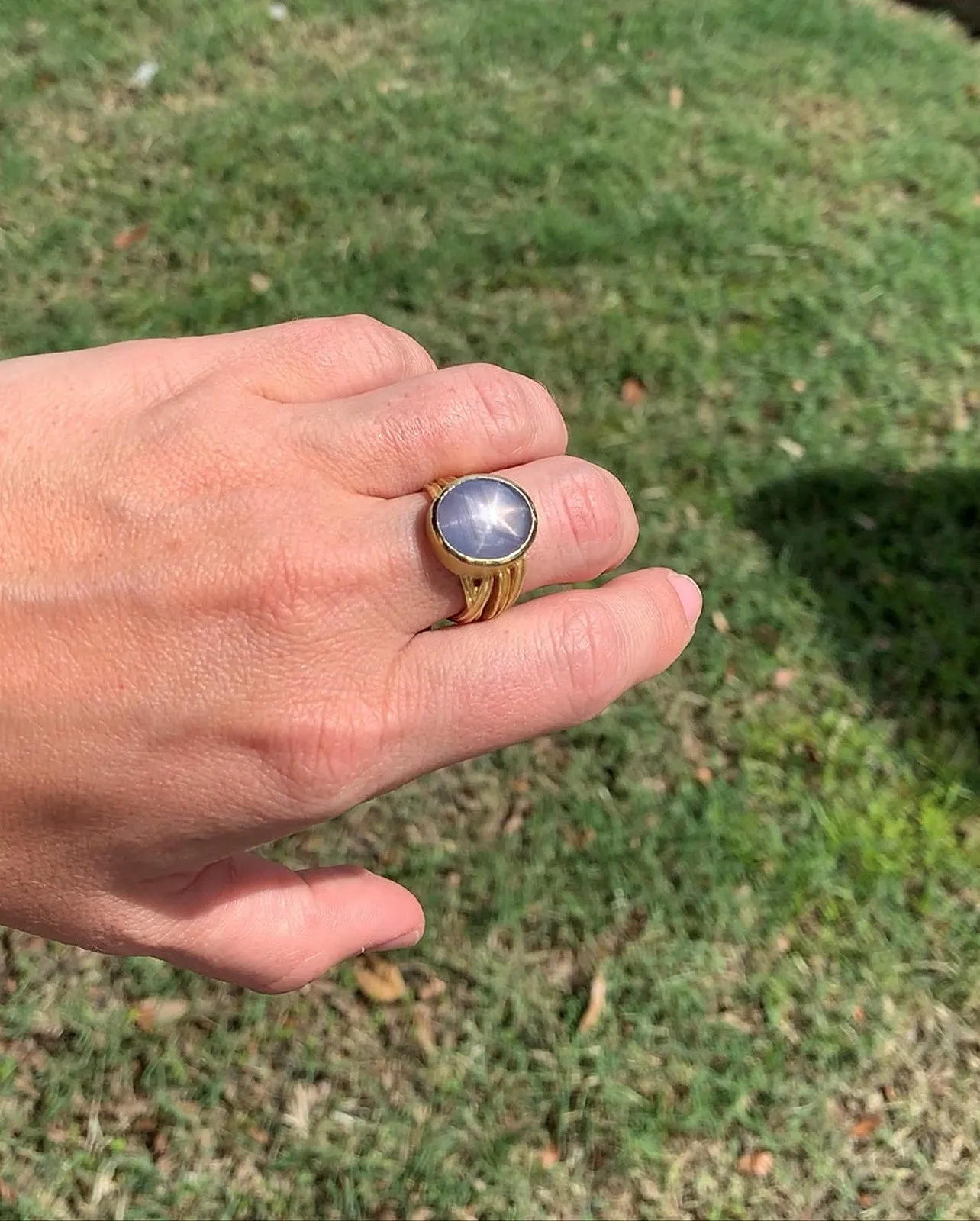 Barbara Heinrich Star Sapphire One of a Kind Gold Ribbon Ring