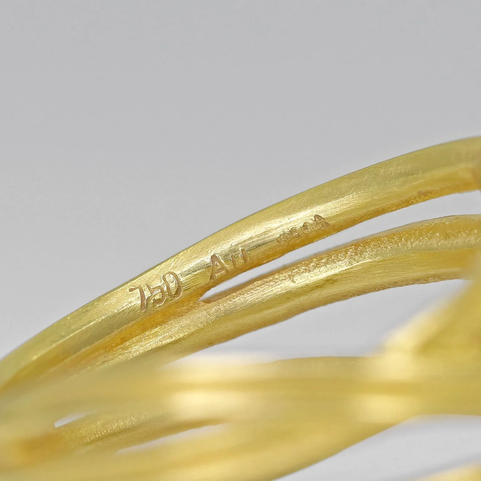 Barbara Heinrich Star Sapphire One of a Kind Gold Ribbon Ring