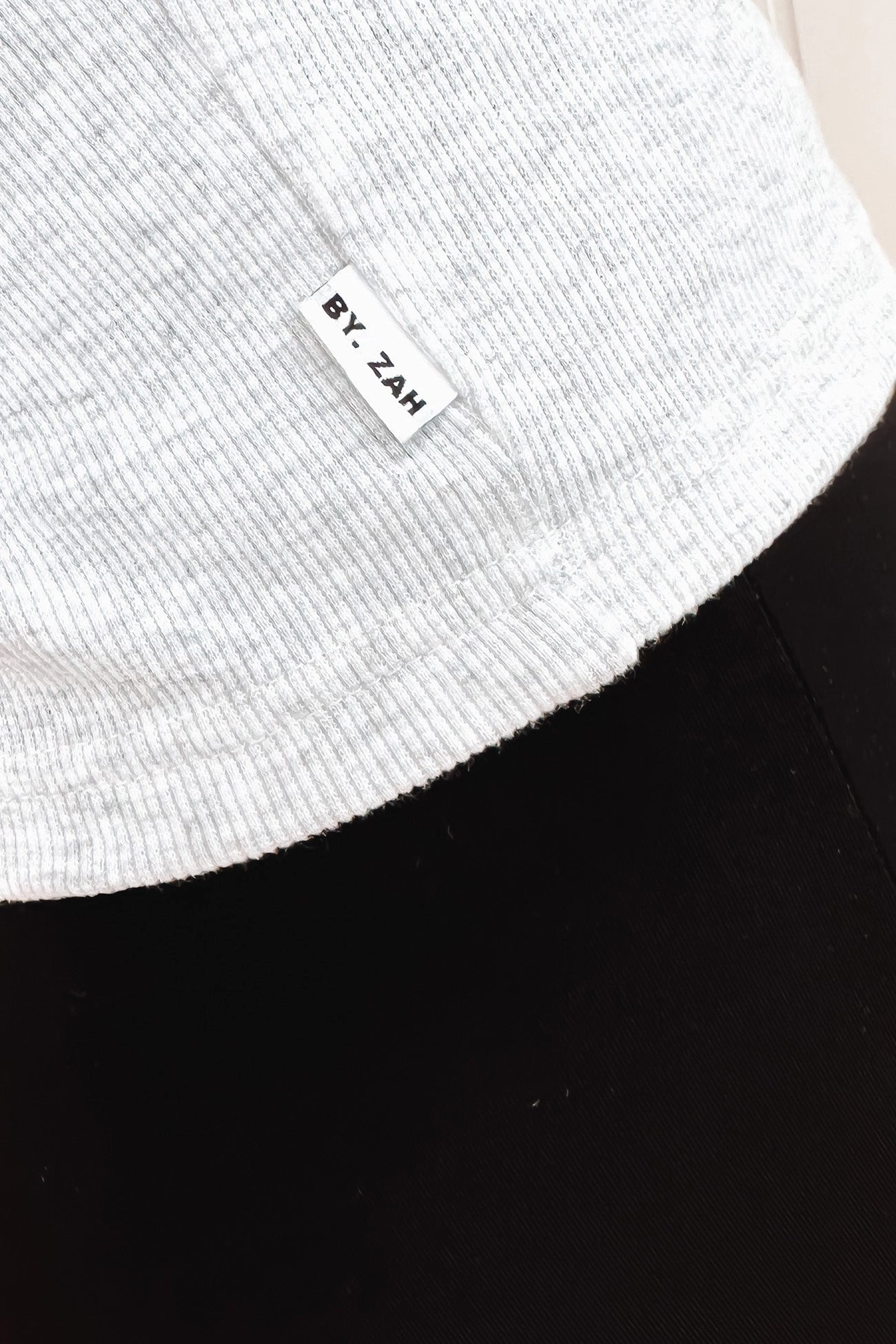Billie Rib Buttoned Tee Snow Marle sale jeans