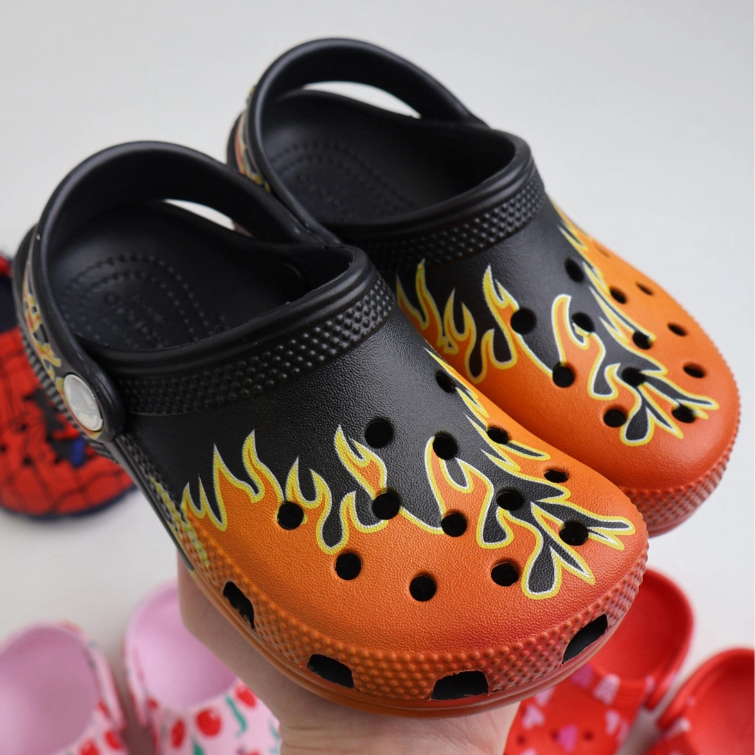 Bowling shoes Crocs Black/Multi Classic Flames Clog