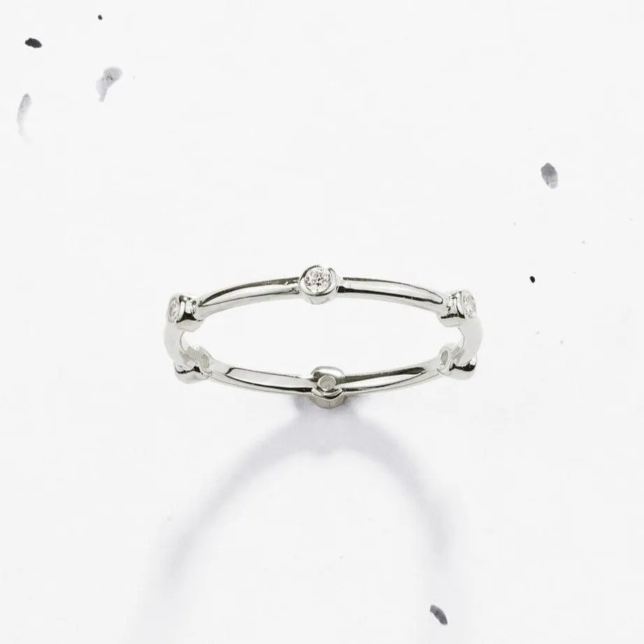 Feather Light Ring | Multi Round Bezel