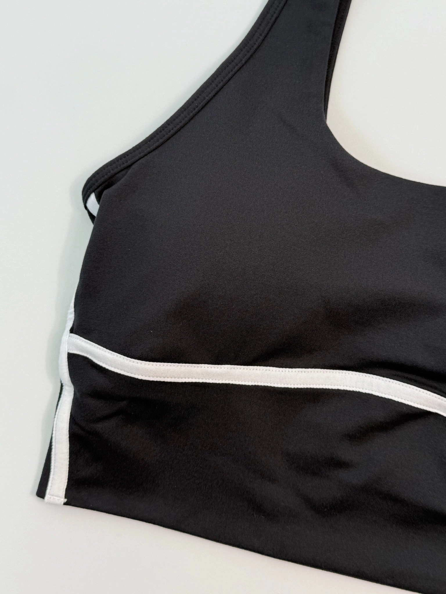 Keyword Tank Top Con Piping Bianco adidas new arrivals