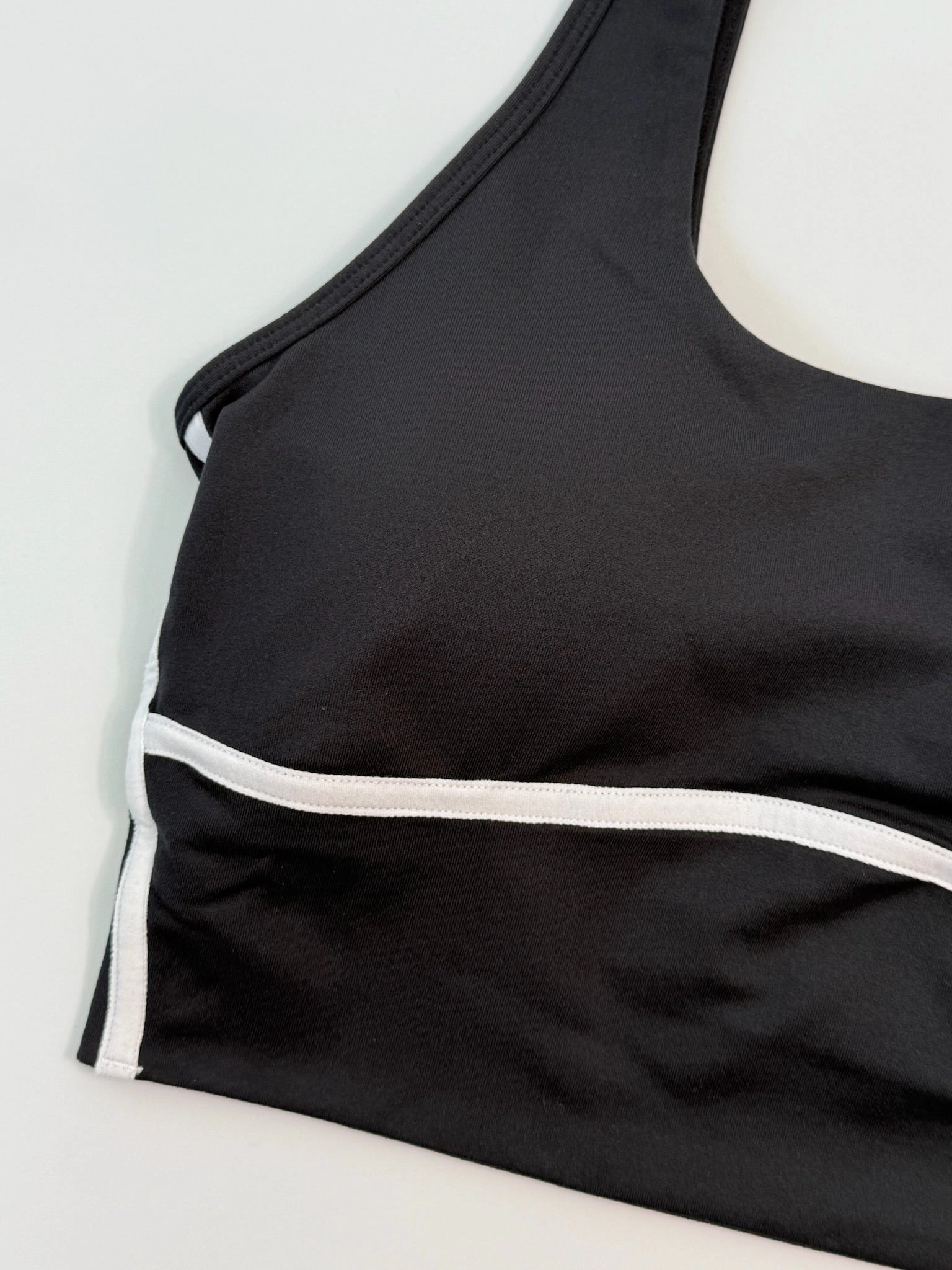 Keyword Tank Top Con Piping Bianco adidas new arrivals