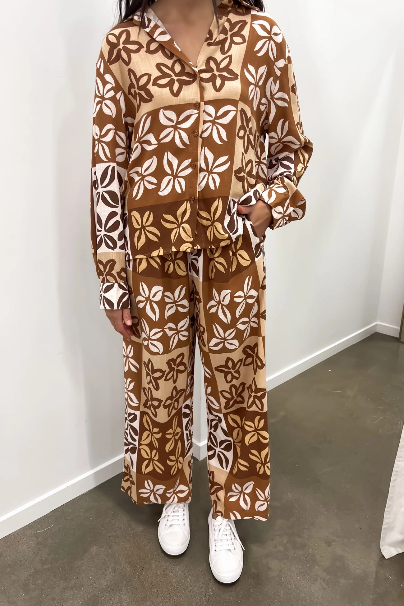 Lyra Top Brown Milan sale rug