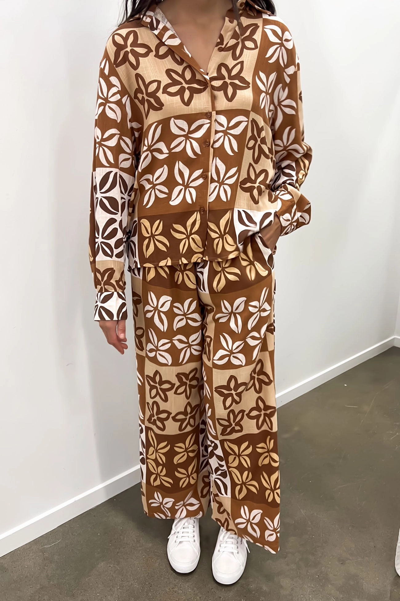 Lyra Top Brown Milan sale rug