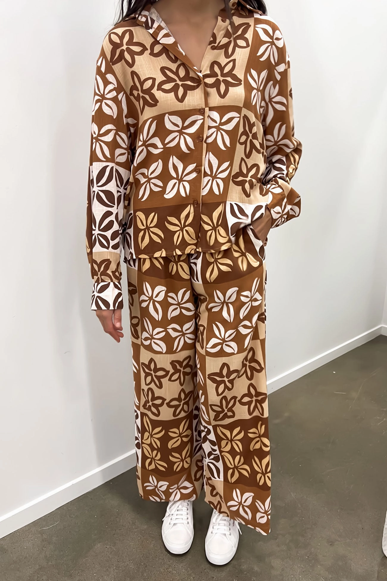 Lyra Top Brown Milan sale rug