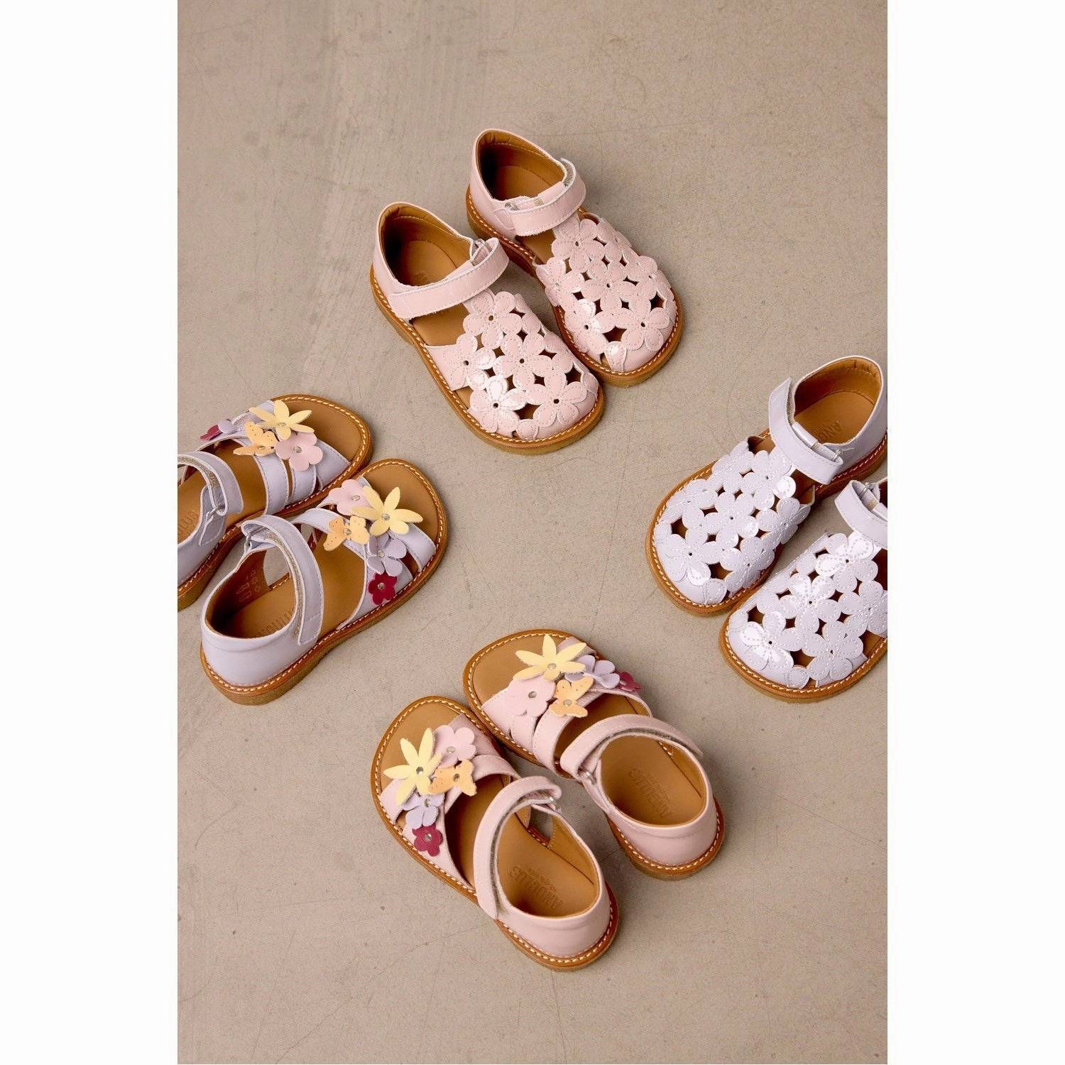 Mules Angulus Rosebud Sandal Med Blomsterdetaljer