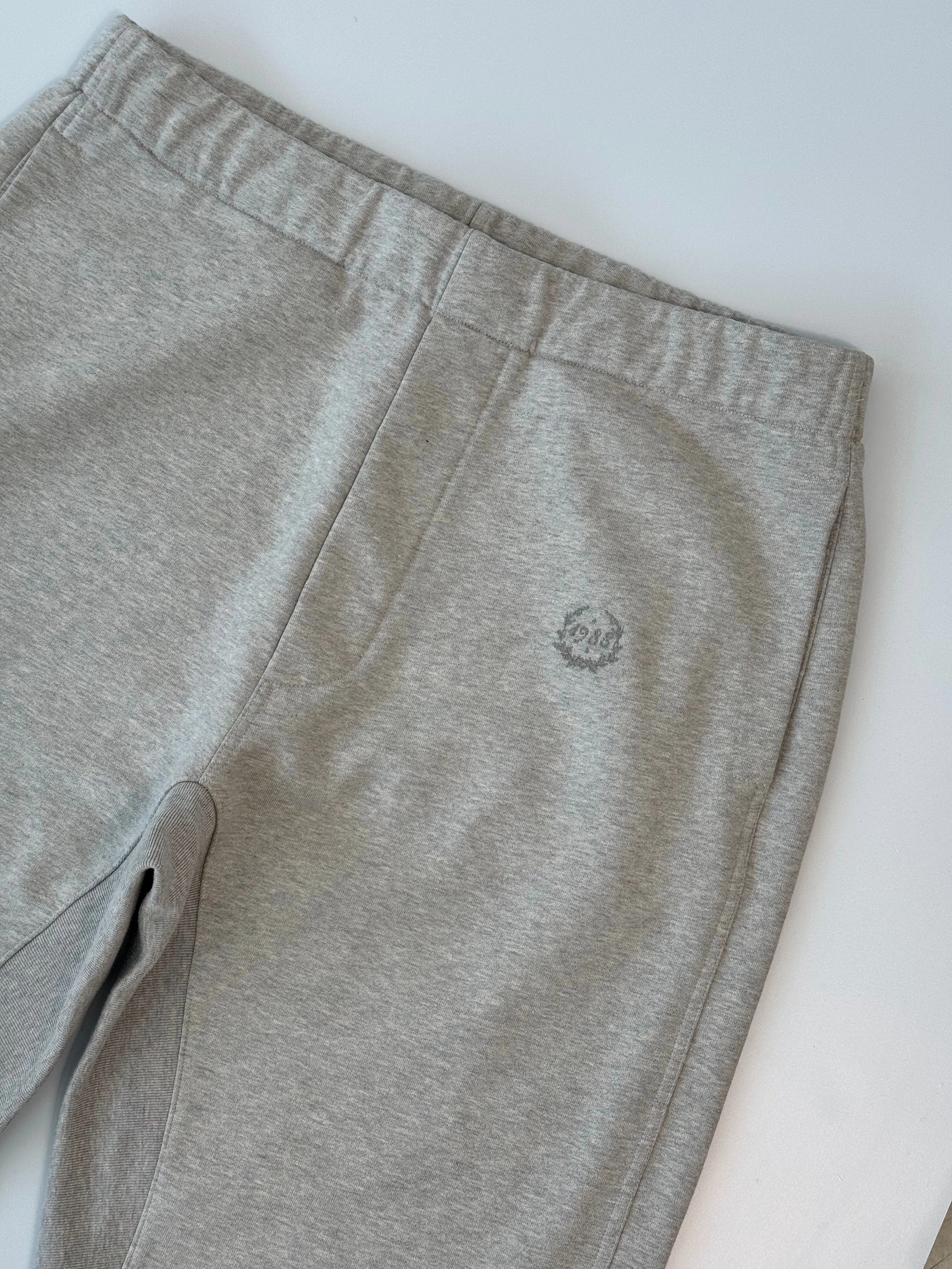 new arrivals siyah elbise suruma in new arrivals open now Pantaloni Grigi Classici Con Gamba Dritta