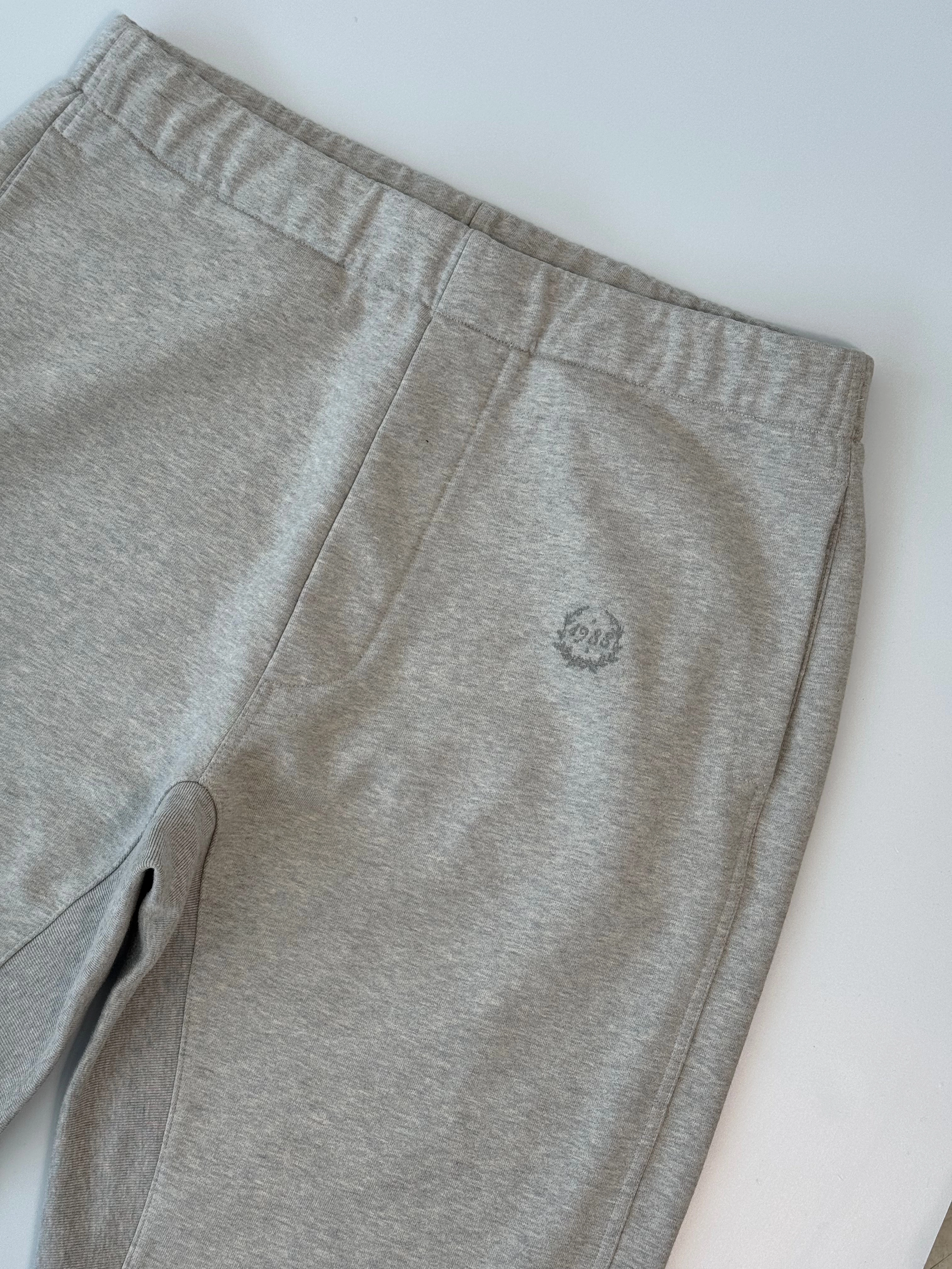 new arrivals siyah elbise suruma in new arrivals open now Pantaloni Grigi Classici Con Gamba Dritta