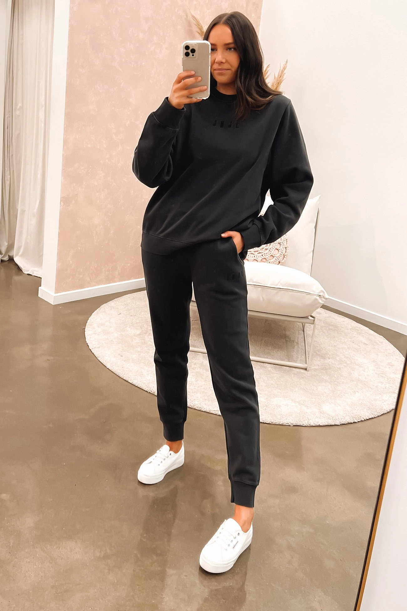 sale trainers womens JNJL Essential Crew Washed Black