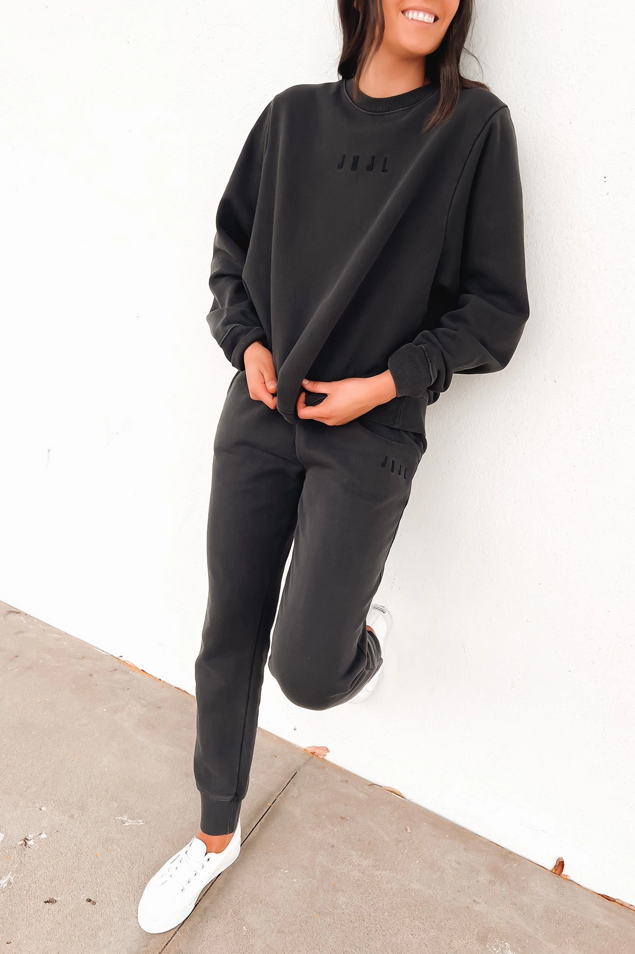 sale trainers womens JNJL Essential Crew Washed Black