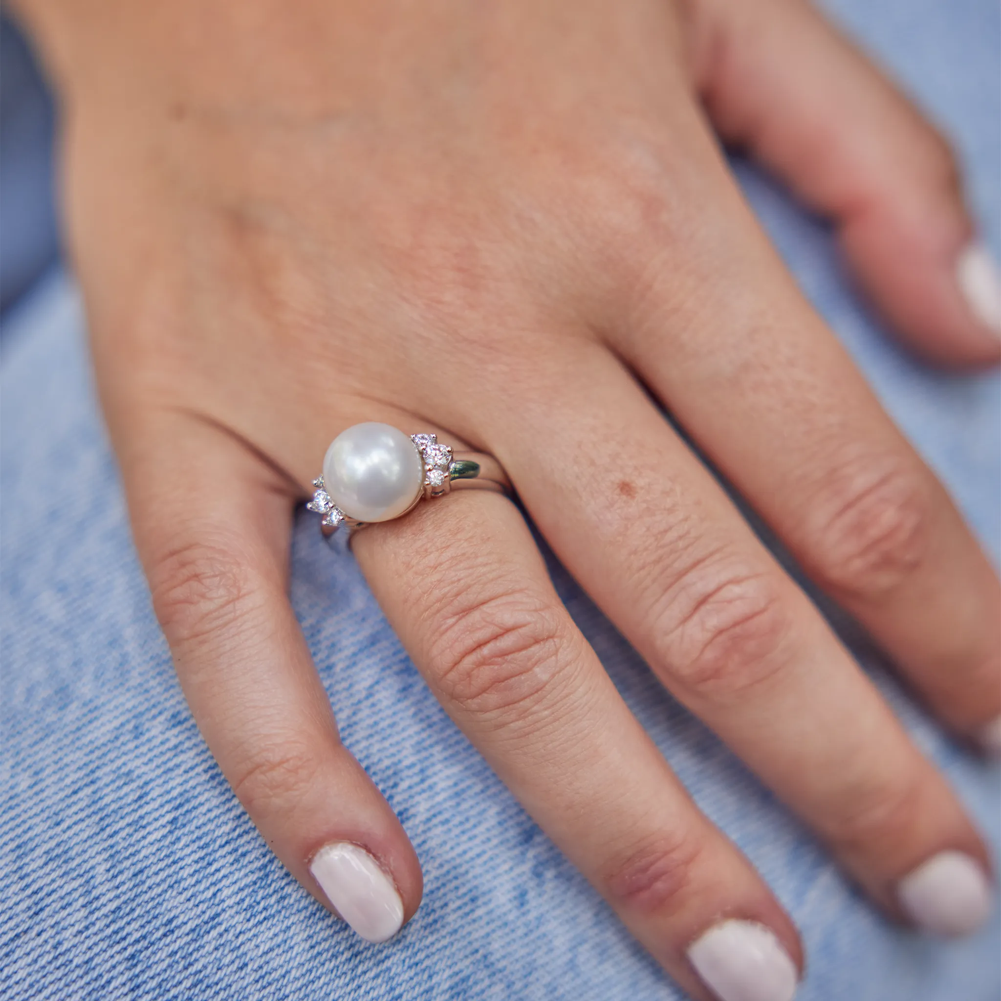South Sea White Pearl Ring in White Gold with Diamonds - 10-11mm