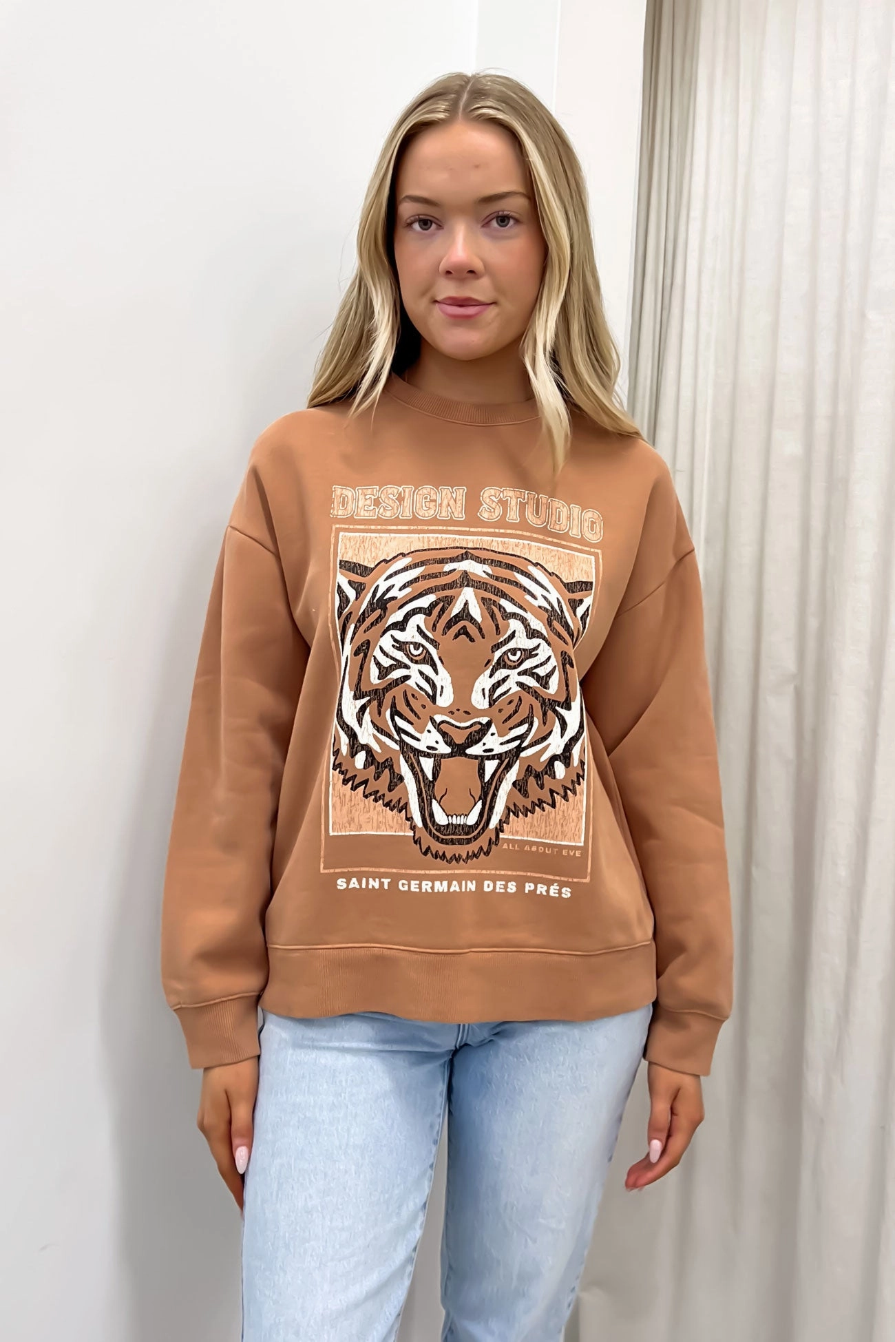 Studio Standard Crew Tan sale fish