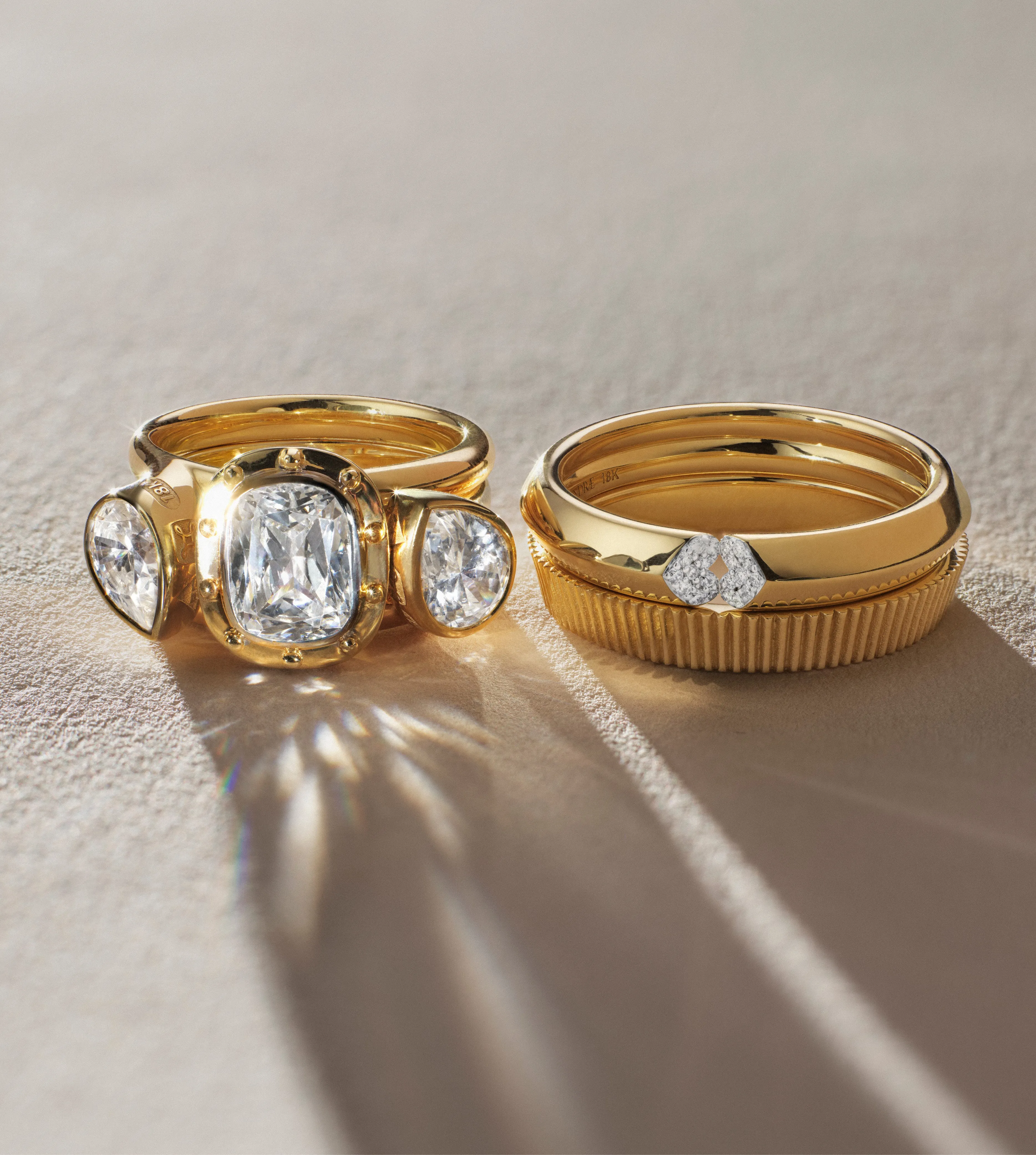 True Love Radiating Bookend Band : in Yellow Gold