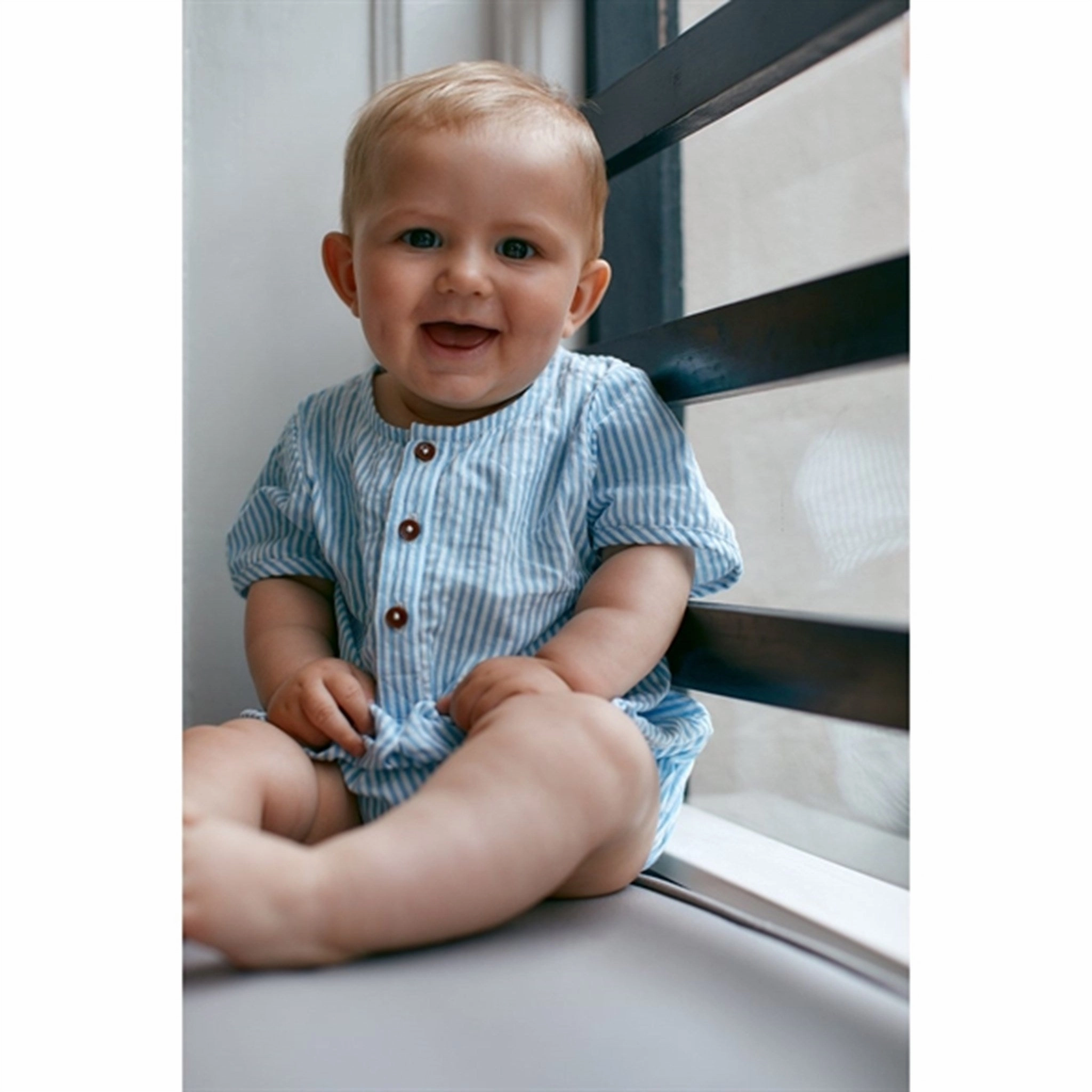 Velvet Copenhagen Colors Sky Blue W Cream Stripe Seersucker Romper m. sleeves