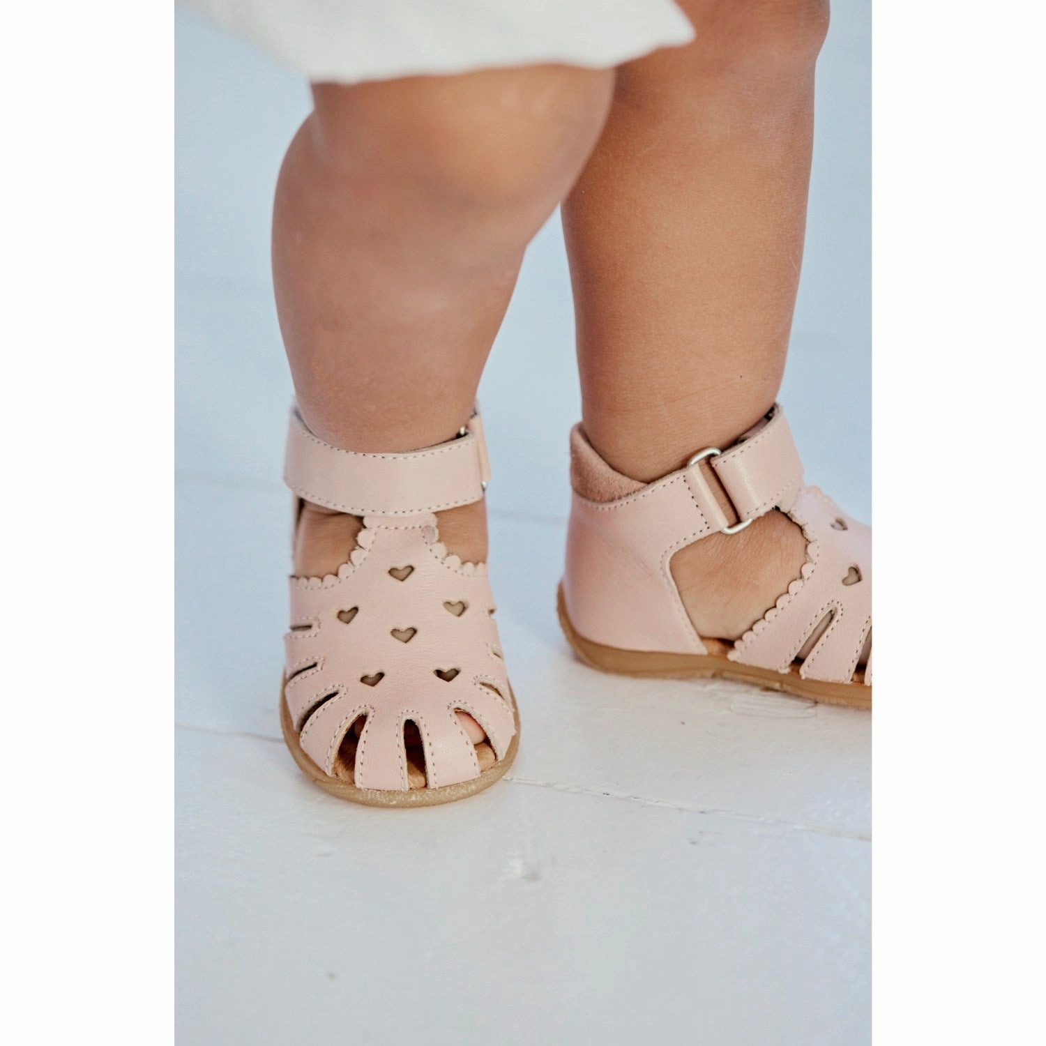 Wedges Angulus Rosebud/Rosebud Barnets Frste Sandal Med Udstanset Hjertemnster