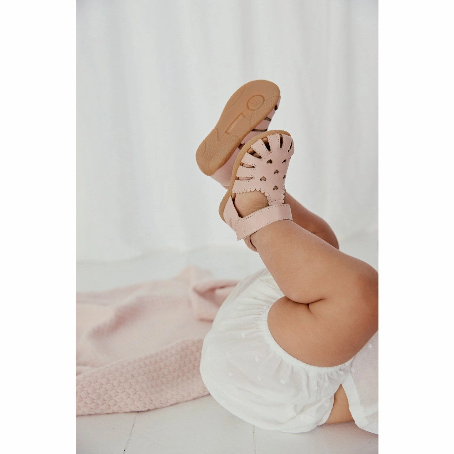 Wedges Angulus Rosebud/Rosebud Barnets Frste Sandal Med Udstanset Hjertemnster